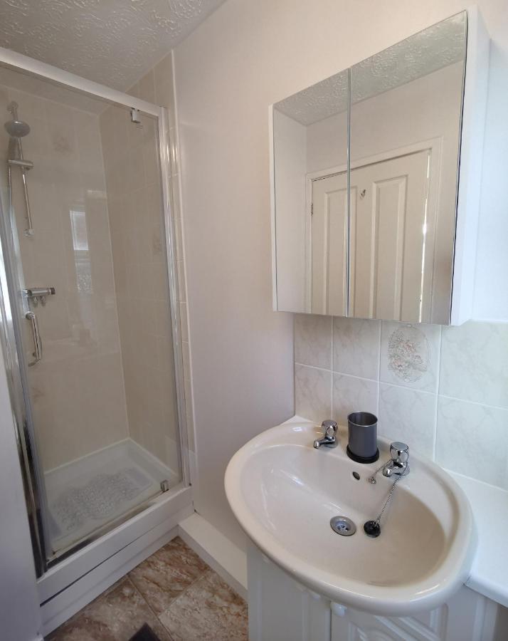 Emerald House - Spacious 3 Bed House With Ensuite Parking Gardens And Netflix Leamington Spa Dış mekan fotoğraf